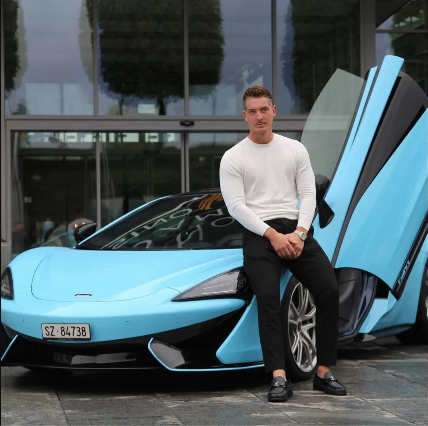 Serge Wolfgang Duff - Investment Banker analyzing market data